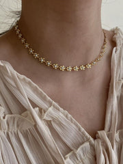 Daisy Toggle Short Necklace