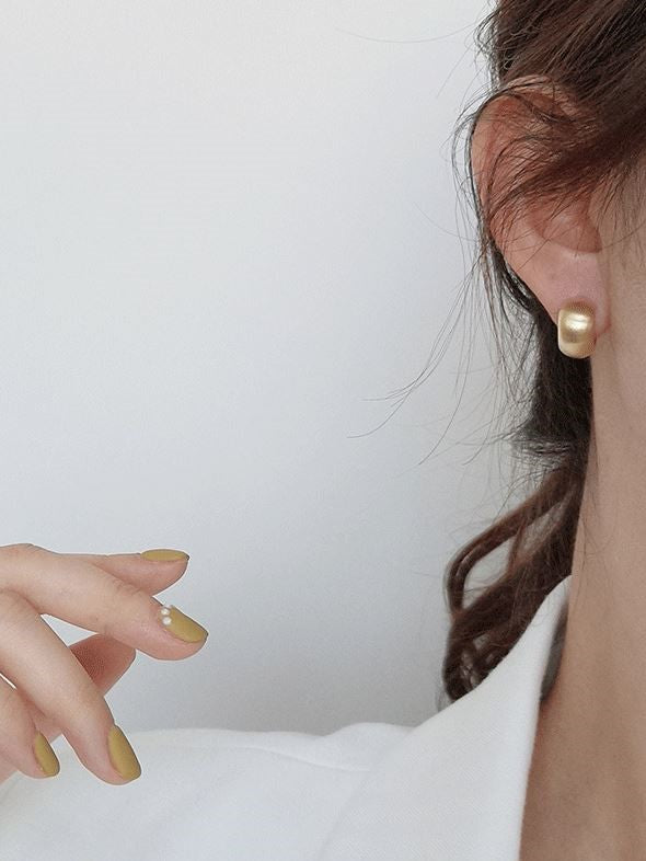 Luna Simple Gold Hoop Earrings