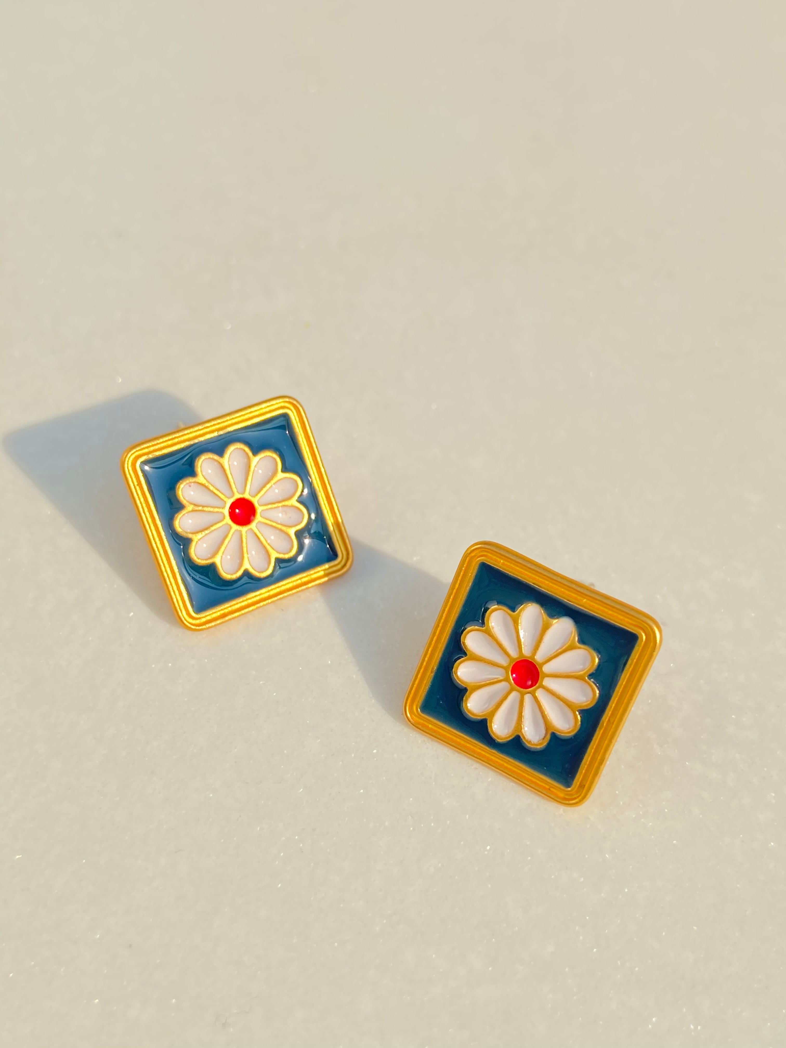 Vintage Square Daisy Earrings